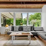 Vakantiehuis With Fireplace I
